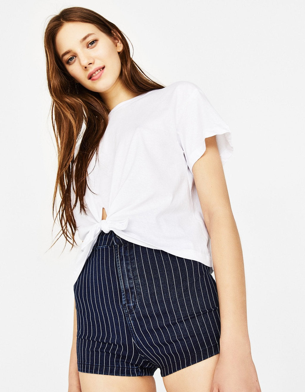 T-Shirt aus ökologisch angebauter Baumwolle mit Knoten vorne