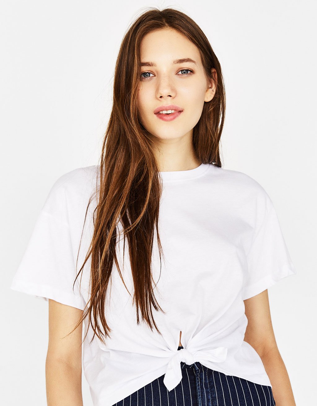 T-Shirt aus ökologisch angebauter Baumwolle mit Knoten vorne