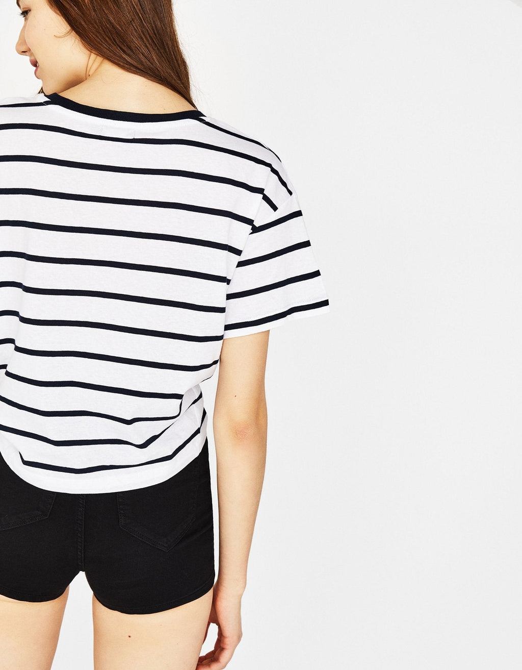 T-Shirt aus ökologisch angebauter Baumwolle mit Knoten vorne